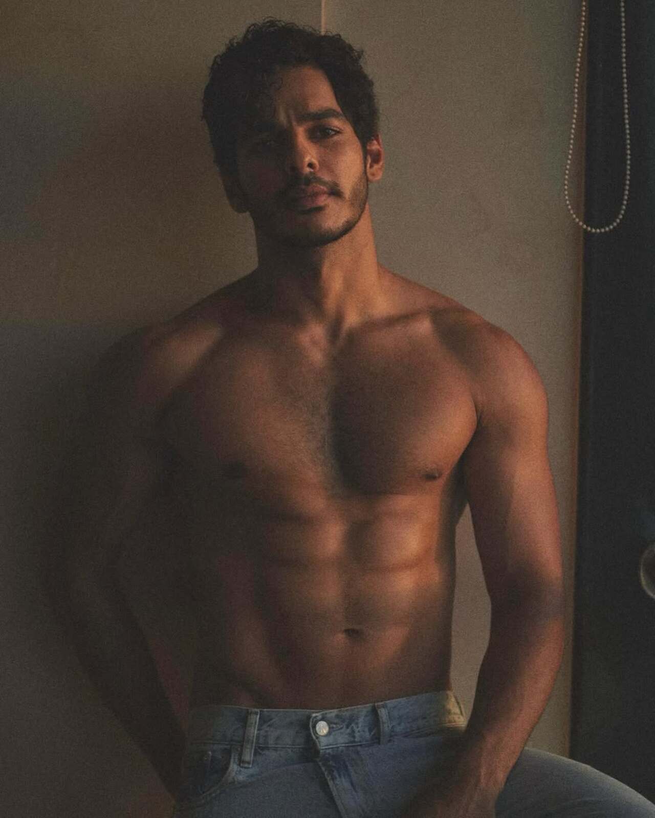 Faqat yalangoch yigitlarning fotosuratlari